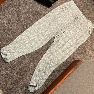 NWT Kindred Bravely Everyday Lounge Joggers Snowflake